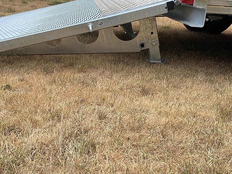 Mini Baggeranhänger Variant 2700 kg inkl. Ersatzrad Schaufelabla.