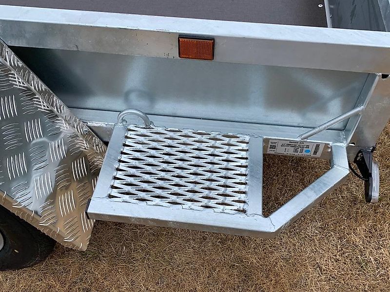 Mini Baggeranhänger Variant 2700 kg inkl. Ersatzrad Schaufelabla.