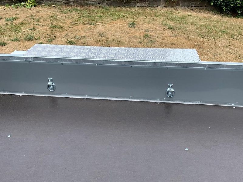 Mini Baggeranhänger Variant 2700 kg inkl. Ersatzrad Schaufelabla.