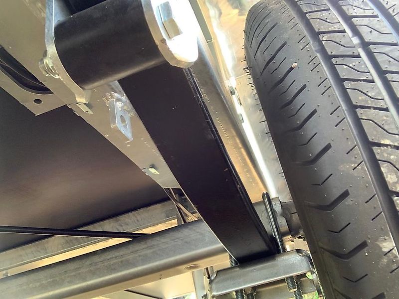 Mini Baggeranhänger Variant 2700 kg inkl. Ersatzrad Schaufelabla.