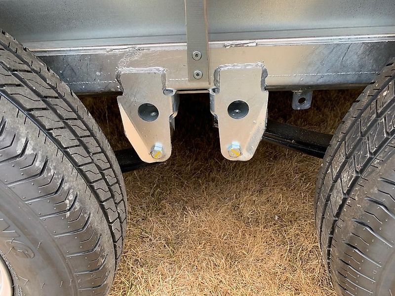 Mini Baggeranhänger Variant 2700 kg inkl. Ersatzrad Schaufelabla.