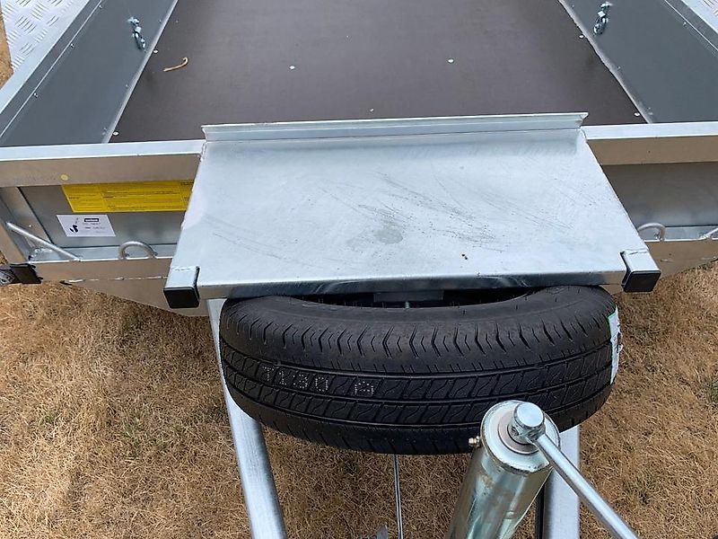 Mini Baggeranhänger Variant 2700 kg inkl. Ersatzrad Schaufelabla.