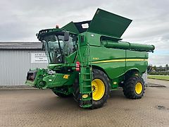 John Deere S690