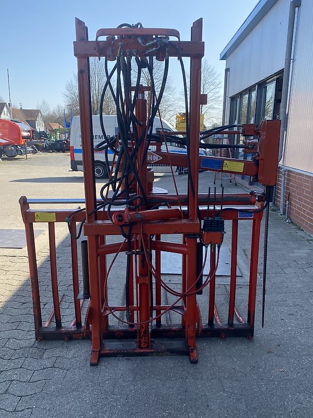 Kuhn B 1801 E Doppelmessergerat mit Hubgerüst und hydraulischem Oberlenker