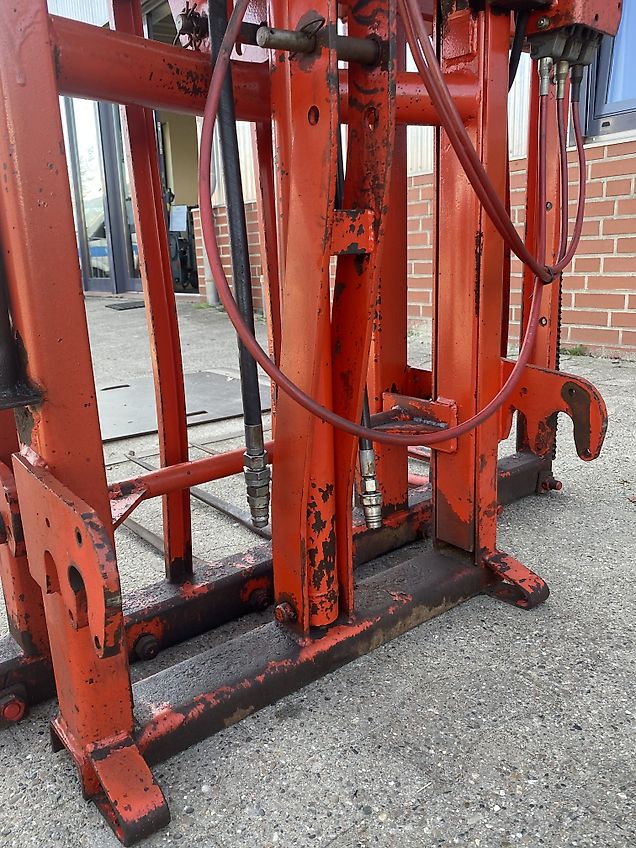 Kuhn B 1801 E Doppelmessergerat mit Hubgerüst und hydraulischem Oberlenker