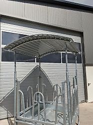 Kg-Tech Heuraufe mit Dach Vierkantraufe Palisadenfressgitter Raufe 1,5 x 1,5m