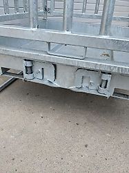Kg-Tech Heuraufe mit Dach Vierkantraufe Palisadenfressgitter Raufe 1,5 x 1,5m