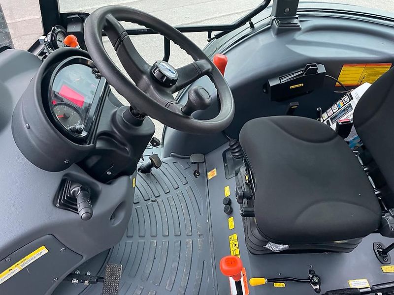 Solis 90 Allrad Traktor mit Kabine