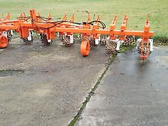 Hatzenbichler Howard Rollhacke 6m Arbeitsbreite Becker Rollhacke 8 Reihig kongskilde Rollkultivator mit 16 Rollhackelemetne Keine hatzenbichler Rollhacke Hydrauliche Klappung der Howard Rollhacke mit 2 Hydraulickzylindern