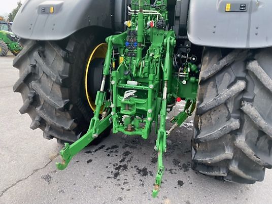 John Deere 6R215