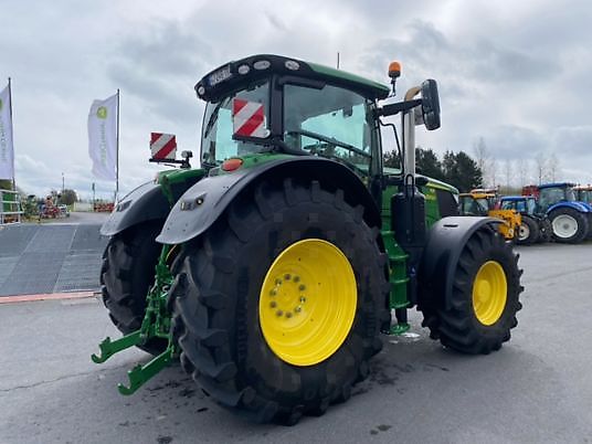 John Deere 6R215