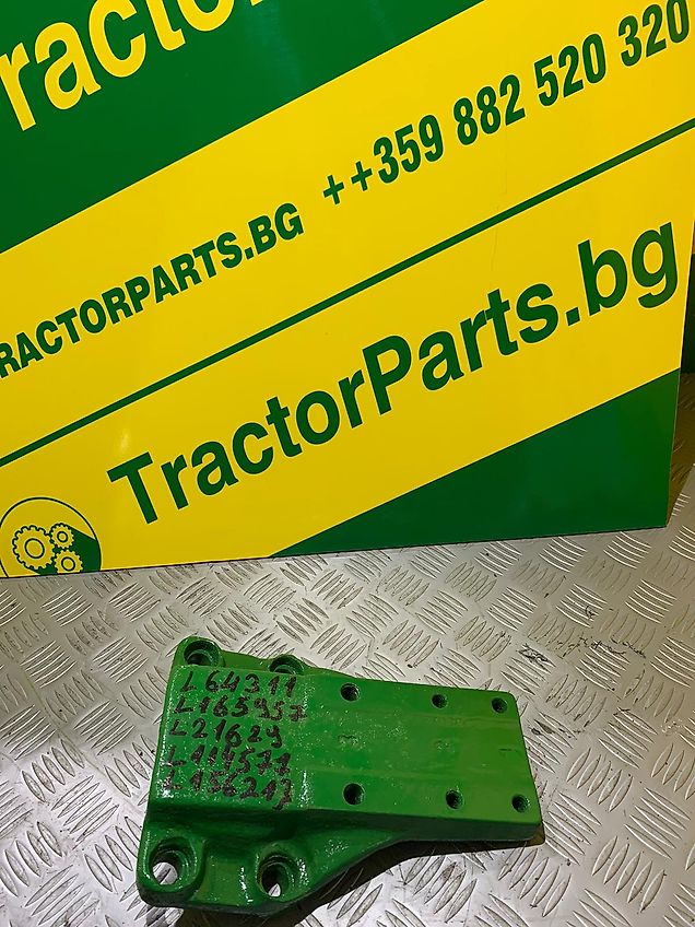 John Deere Mudguard Bracket (used) - John Deere 40, 50, 55, 5000, 6000, 6J, 6R series