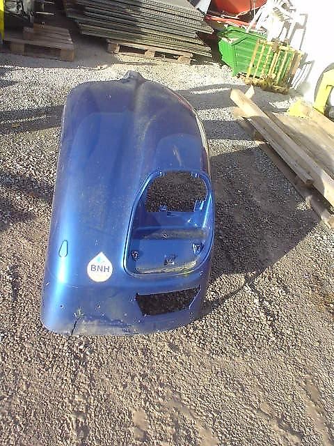 New Holland Kotflügel, Schleppertyp n. bek., mit Bruchstelle und Kratzern, Sonderlackierung