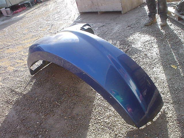 New Holland Kotflügel, Schleppertyp n. bek., mit Bruchstelle und Kratzern, Sonderlackierung