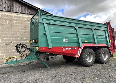 Farmtech FORTIS 2200 Abschiebewagen + Streuwerk