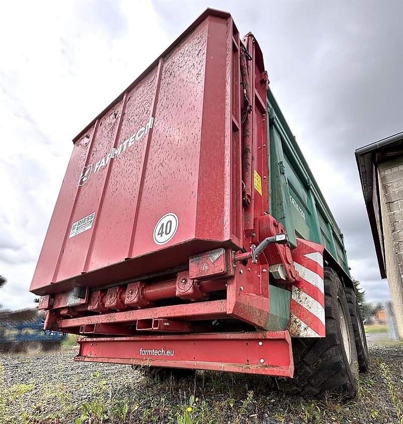 Farmtech FORTIS 2200 Abschiebewagen + Streuwerk