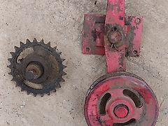 IHC 431 Kettenrad und Spannrolle