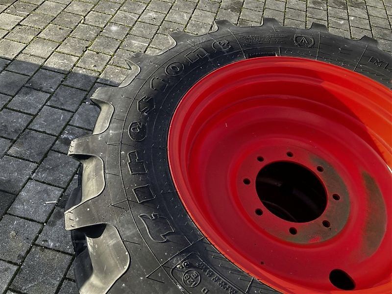 Claas REIFEN 400/65R28 + 540/65R38