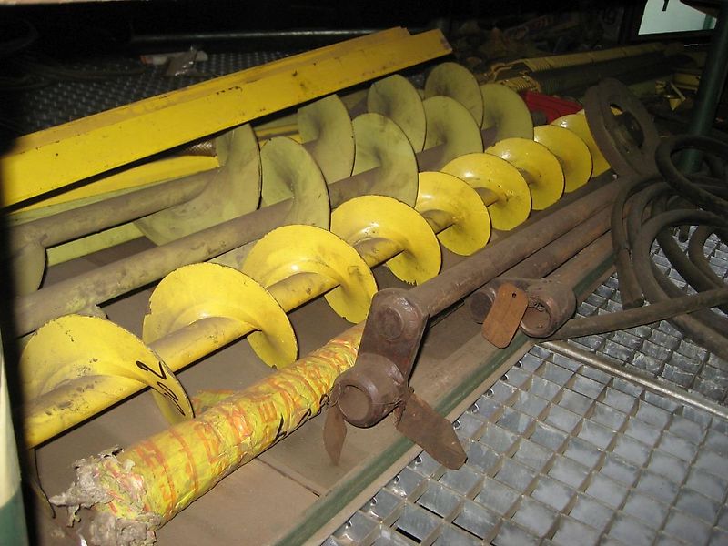 New Holland Posten neuer New Holland Ersatzteile für Mähdrescher New Holland 1530, 1540, 1550, 8030, 8040