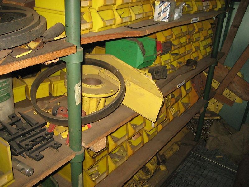 New Holland Posten neuer New Holland Ersatzteile für Mähdrescher New Holland 1530, 1540, 1550, 8030, 8040