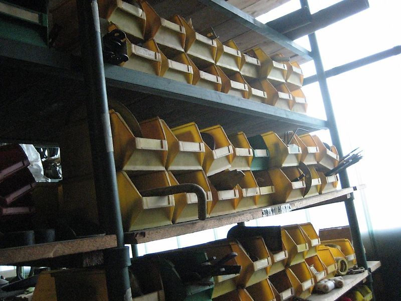 New Holland Posten neuer New Holland Ersatzteile für Mähdrescher New Holland 1530, 1540, 1550, 8030, 8040