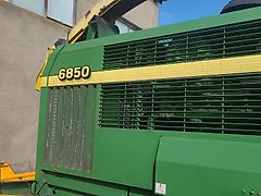 John Deere 6850