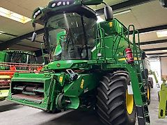 John Deere T670