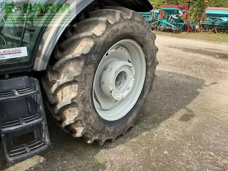 Valtra a105