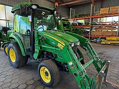 John Deere 3320