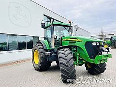 John Deere 7920
