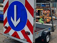 Trebbiner LED Absperrtafel 2019 FAT Sperrwand Verkehrsleittafel Verkehrsleitanhänger Verkehrssicherungsanhänger Leitanhänger VZ616 RSA21