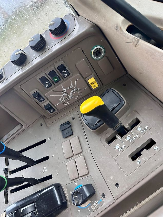 John Deere 6130M AQuad