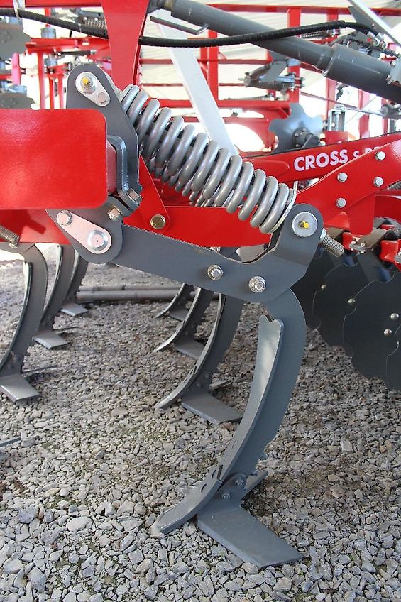 Unia Cross S dreibalkiger Flügelschargrubber 3m Auslösekraft 560kg Reifenpacker Walze