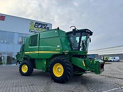 John Deere T670