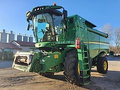 John Deere S670i Four wheel drive ( 4WD ) combine   ProDrive 30km/h