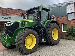 John Deere TRAKTOR 7R330