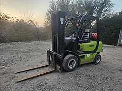 Clark CMP25L Forklift