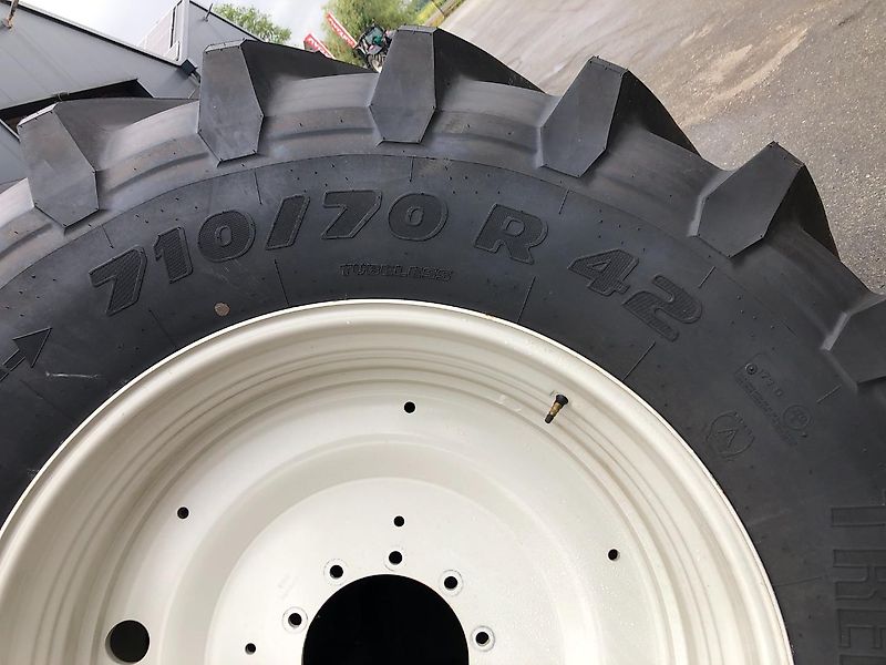 Trelleborg 710/70R42 TM900 op wiel Valtra Q-serie
