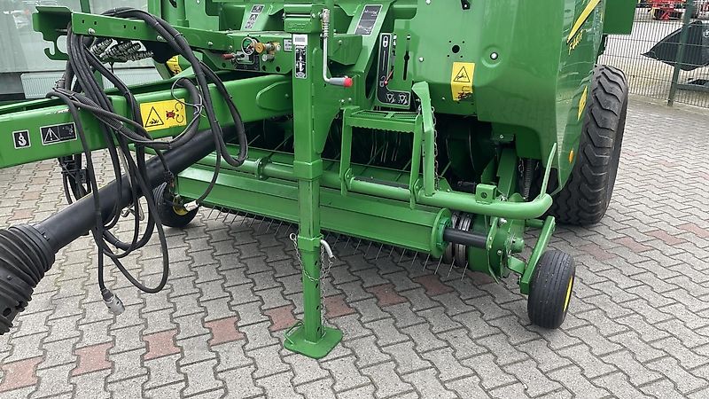 John Deere RUNDBALLENPRESSE F441R