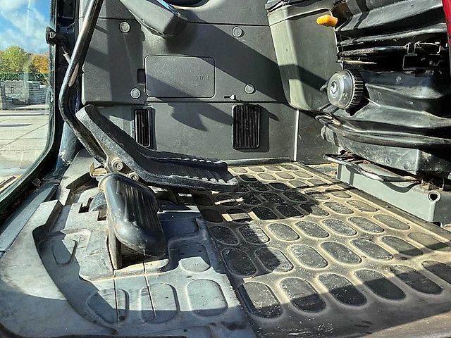 Komatsu Active PC240LC