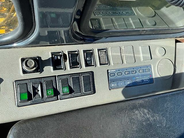 Komatsu Active PC240LC