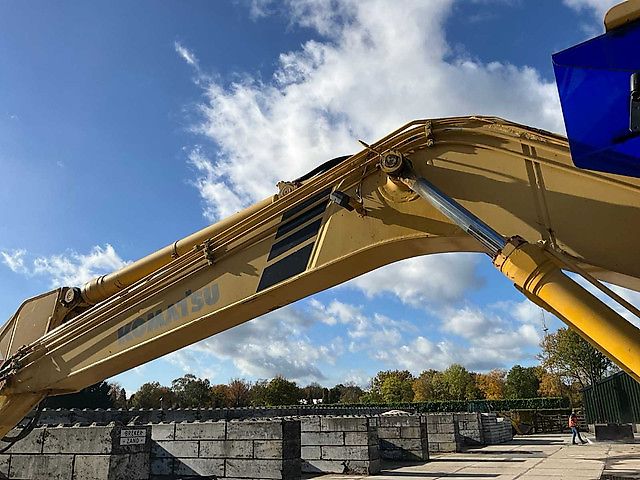 Komatsu Active PC240LC