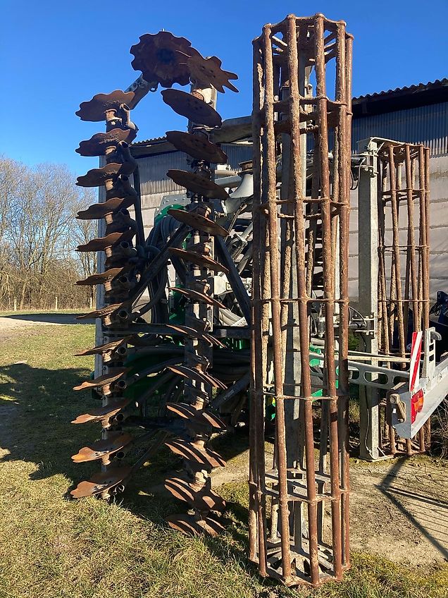 SAMSON Scheibenegge + Gülle- Verteile