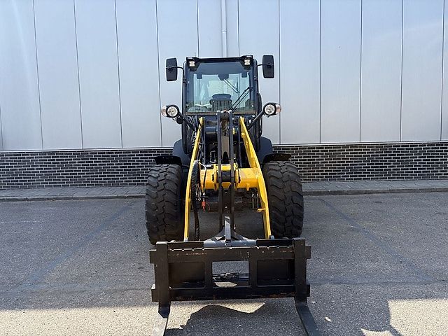 New Holland W80C LONG REACH SHOVEL (DEMO)