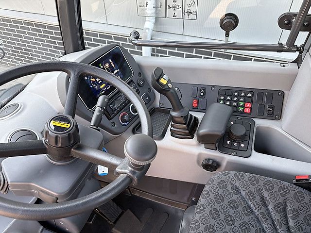 New Holland W80C LONG REACH SHOVEL (DEMO)