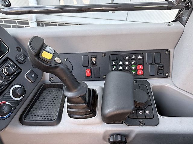 New Holland W80C LONG REACH SHOVEL (DEMO)