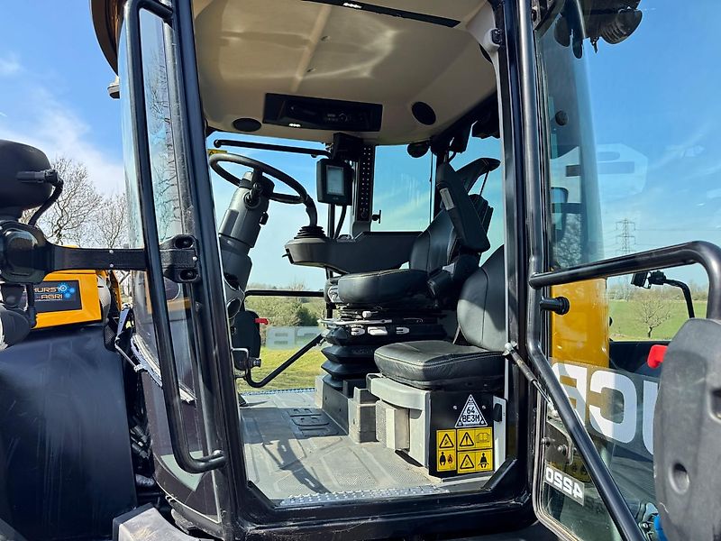 JCB 4220 Stage 5 c/w Warranty