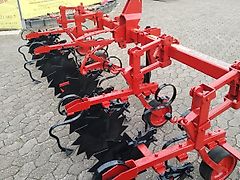 Hatzenbichler Keine 4 reihige Maishacke von Einböck bis zu 75 cm Reihenbstand stufenlos verstellbar mit gezackten Kulturschutzscheiben zur exakten Beikrautbekämpfung Scheibenseche zur exakten Spurführung