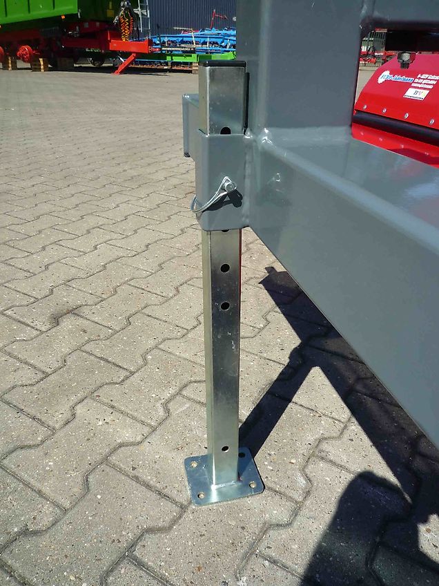 EURO-Jabelmann Schlepperkehrmaschinen 2,25 m, einschl. hydr. Entleerung, aus laufender Produktion, NEU