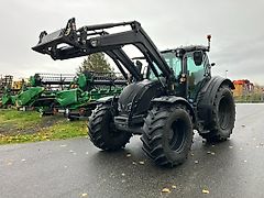 Valtra N175 mit Frontlader und Winterdienstausstattung